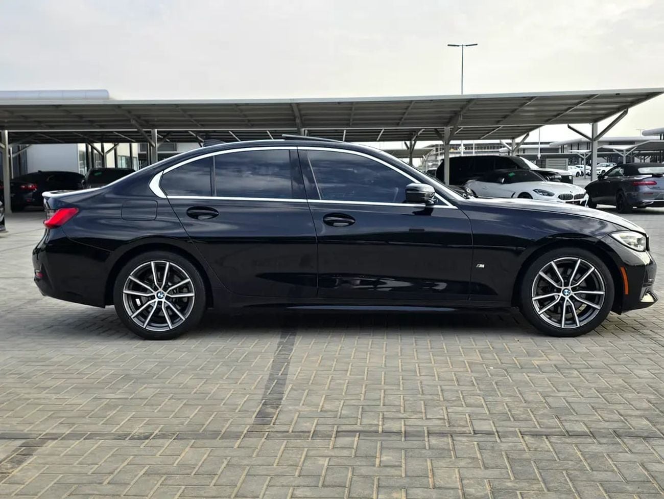 BMW 330i 330i - American Specs - GCC Stock