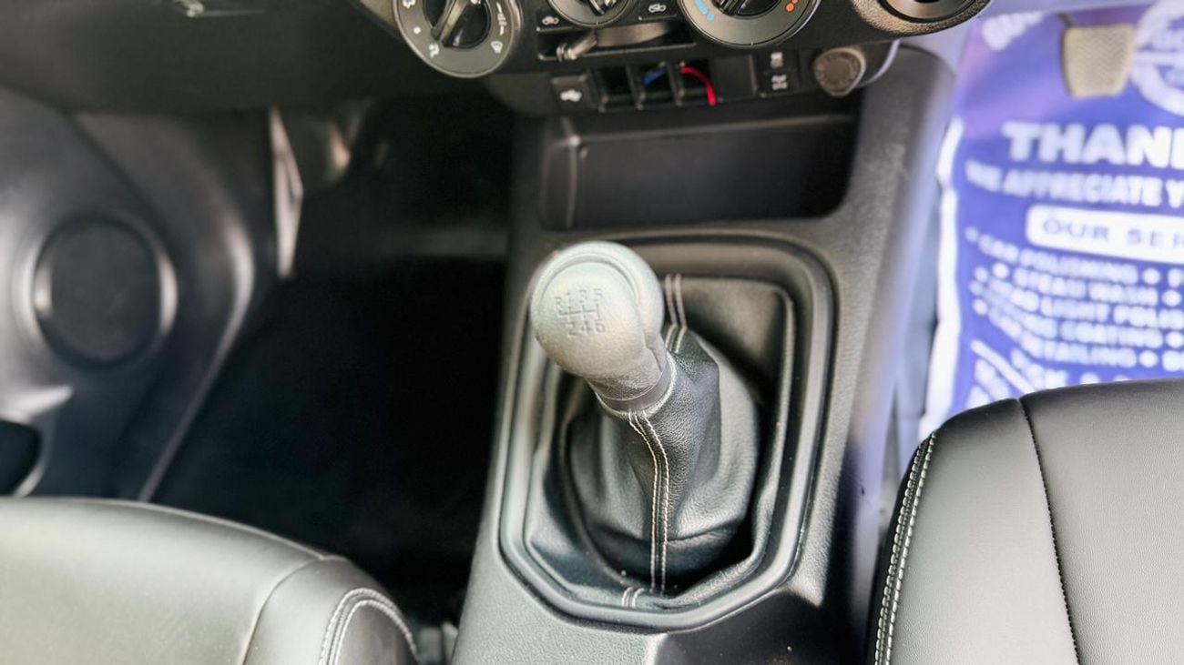 Toyota Hilux SINGLE CABIN | MANUAL TRANSMISSION | LEATHER SEATS | 4WD | 2023