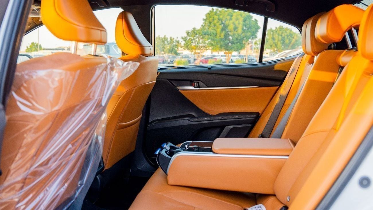 Toyota Camry 2026 Toyota Camry Lumiere 2.5L HEV Full option (White)