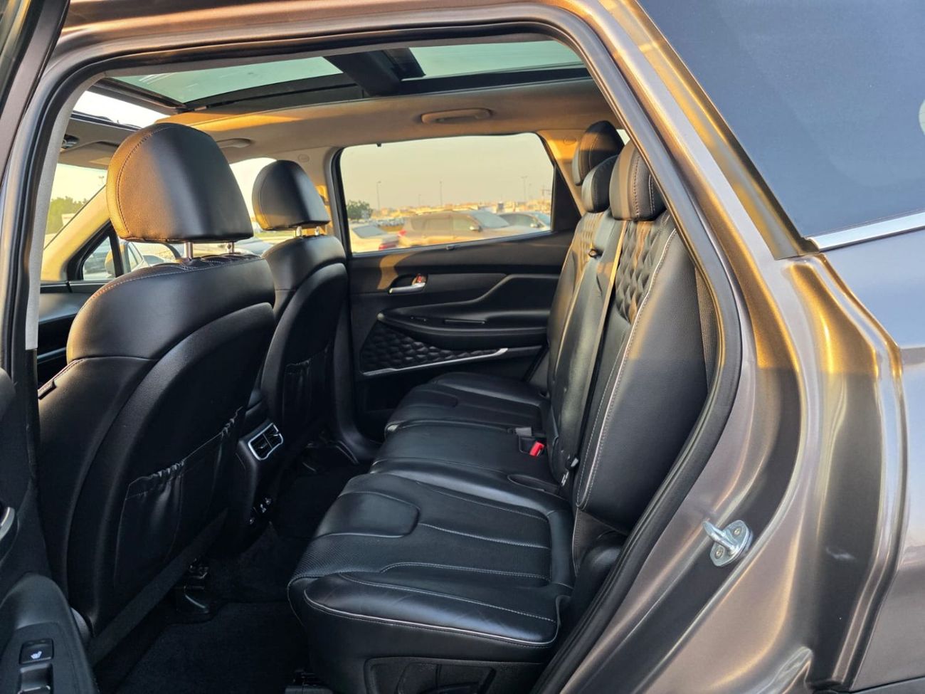 Hyundai Santa Fe limited 1.6T hybrid engine Panoramic roof and 360 camera