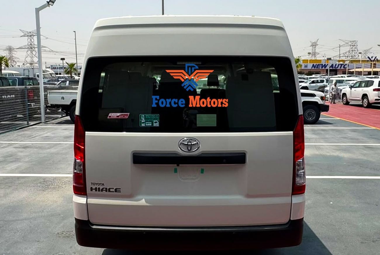 Toyota Hiace DX - Manual . Diesel . Bus . Rear Wheel Drive . 9+ Seats . 4 Doors