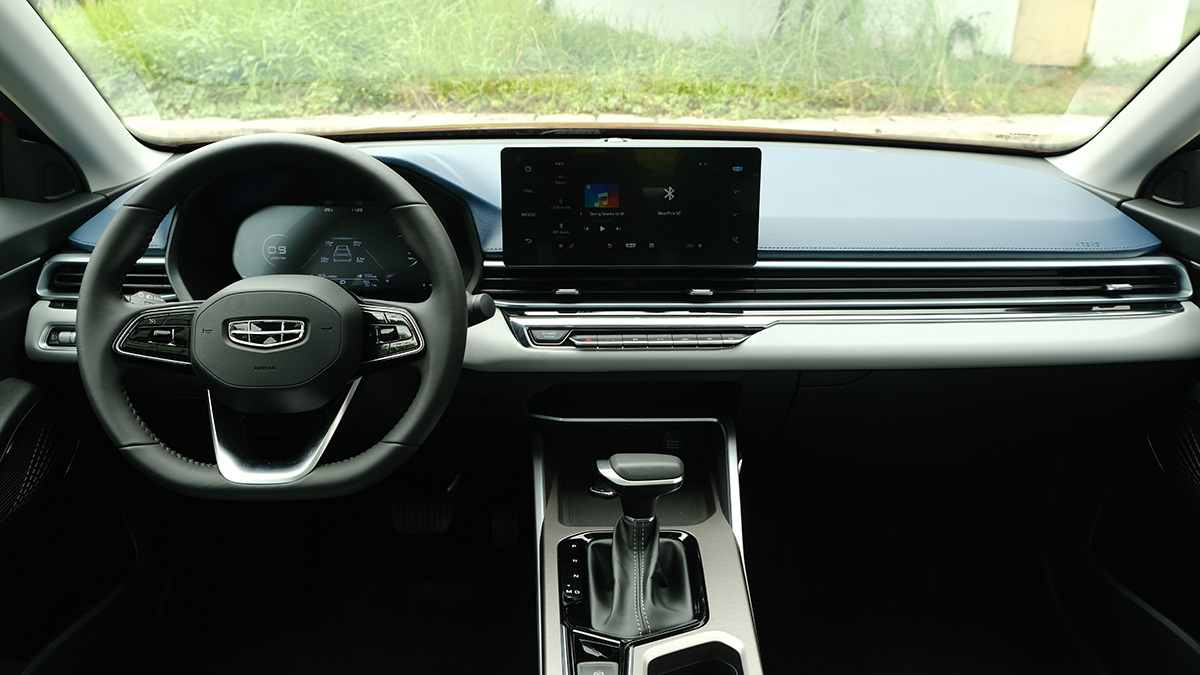 Geely Emgrand GT interior - Cockpit