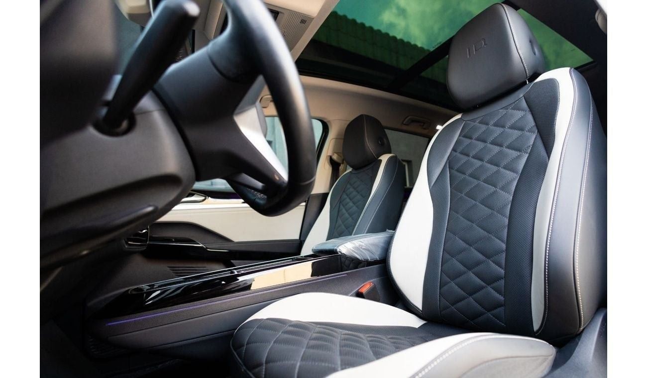 فولكس واجن ID.6 Volkswagen ID.6 Crozz Pro 2022 Chinese Spec under Warranty with Flexible Down-Payment.