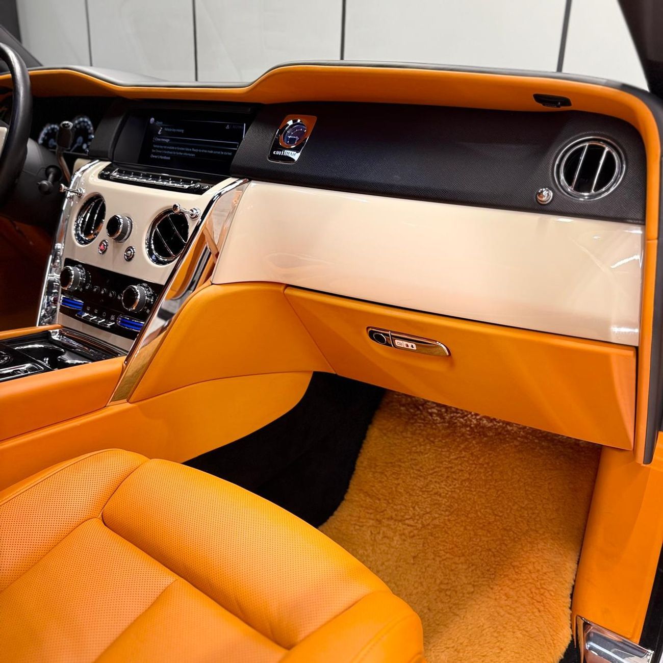 Rolls Royce Cullinan  Silver Badge | 2026 Facelift Kit | GCC Specs | Service Contract