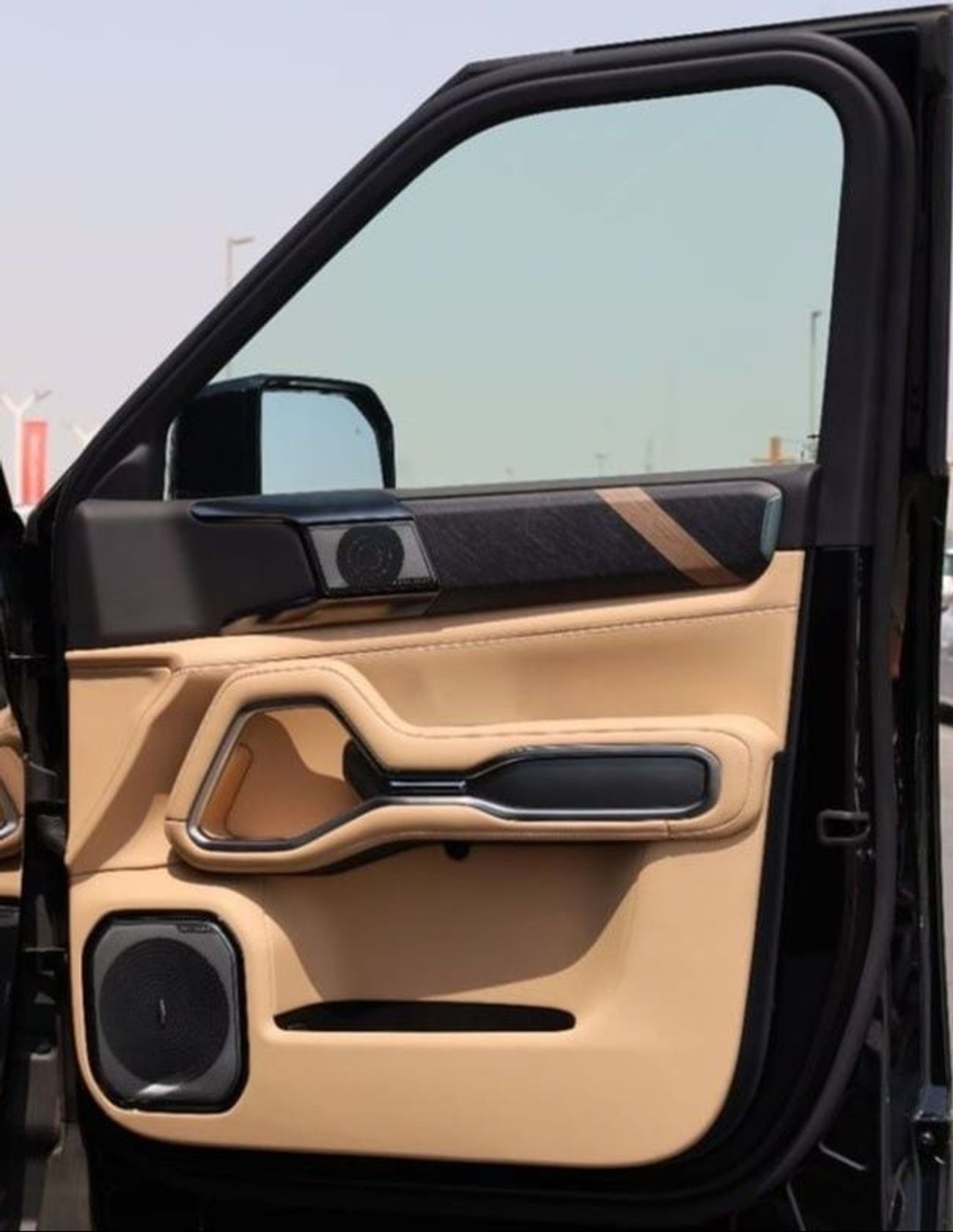 BYD Leopard 8 BYD Leopard 8 Flagship smart  7SEATS 2.0L HYBRID 2025