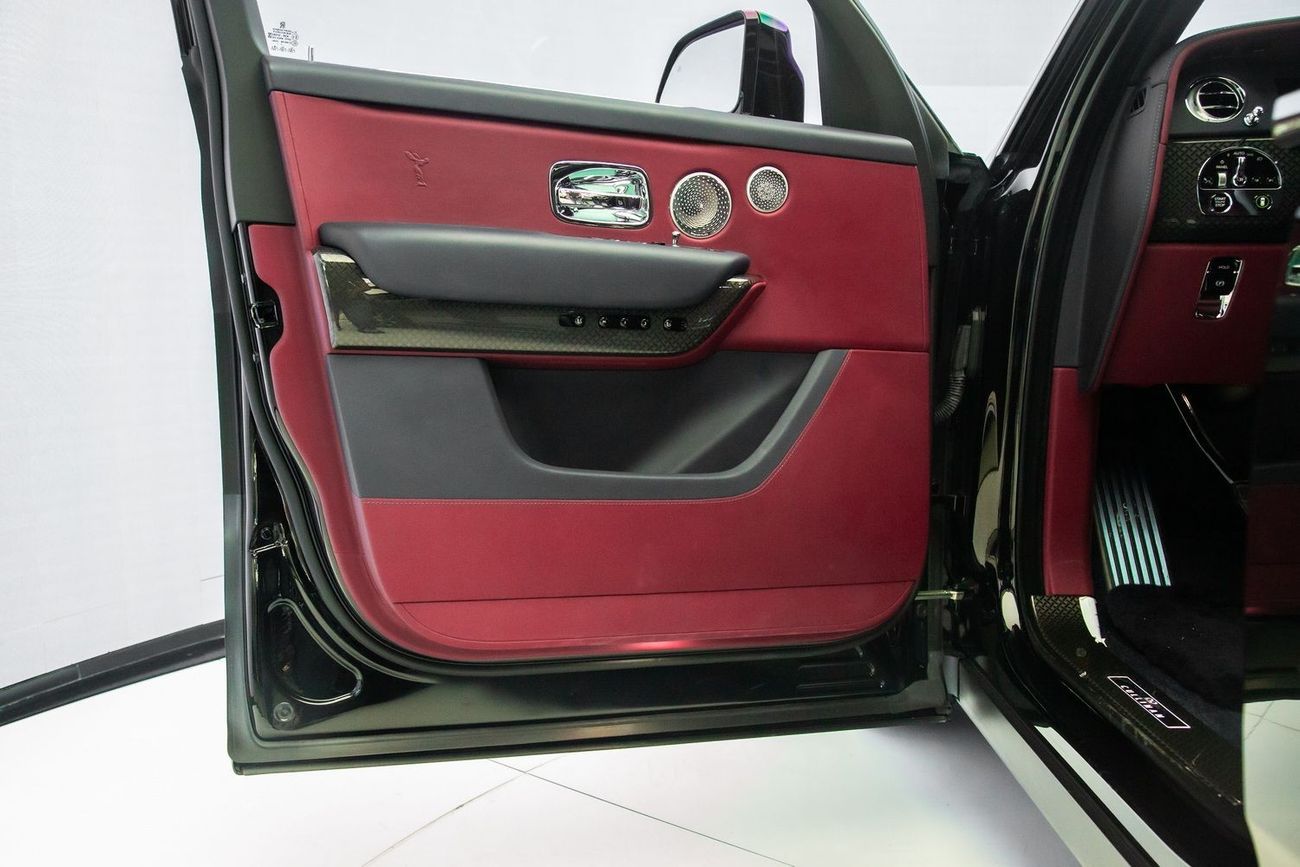 رولز رويس كولينان بلاك بادج