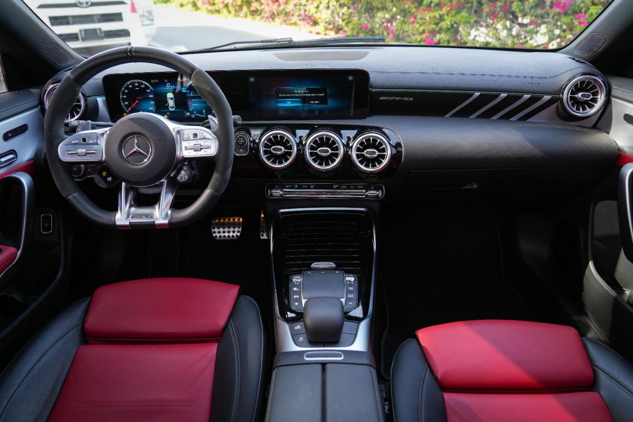 مرسيدس بنز CLA 35 AMG 4MATIC 2021!! GCC SPECS!! LOW MILEAGE!! FULL SERVICE HISTORY FROM THE DEALER