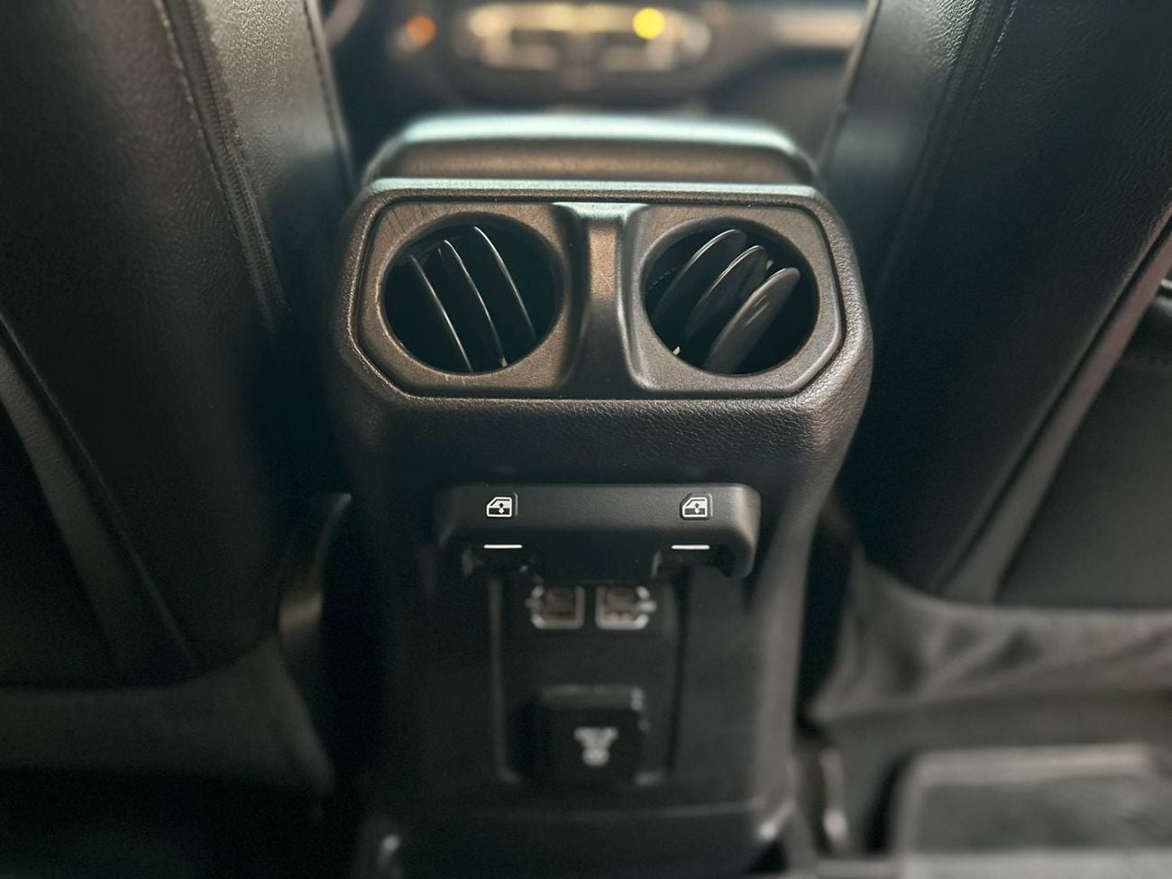 Jeep Wrangler 3.6L Pentastar V6 - 6-cylinder 8-speed automatic
