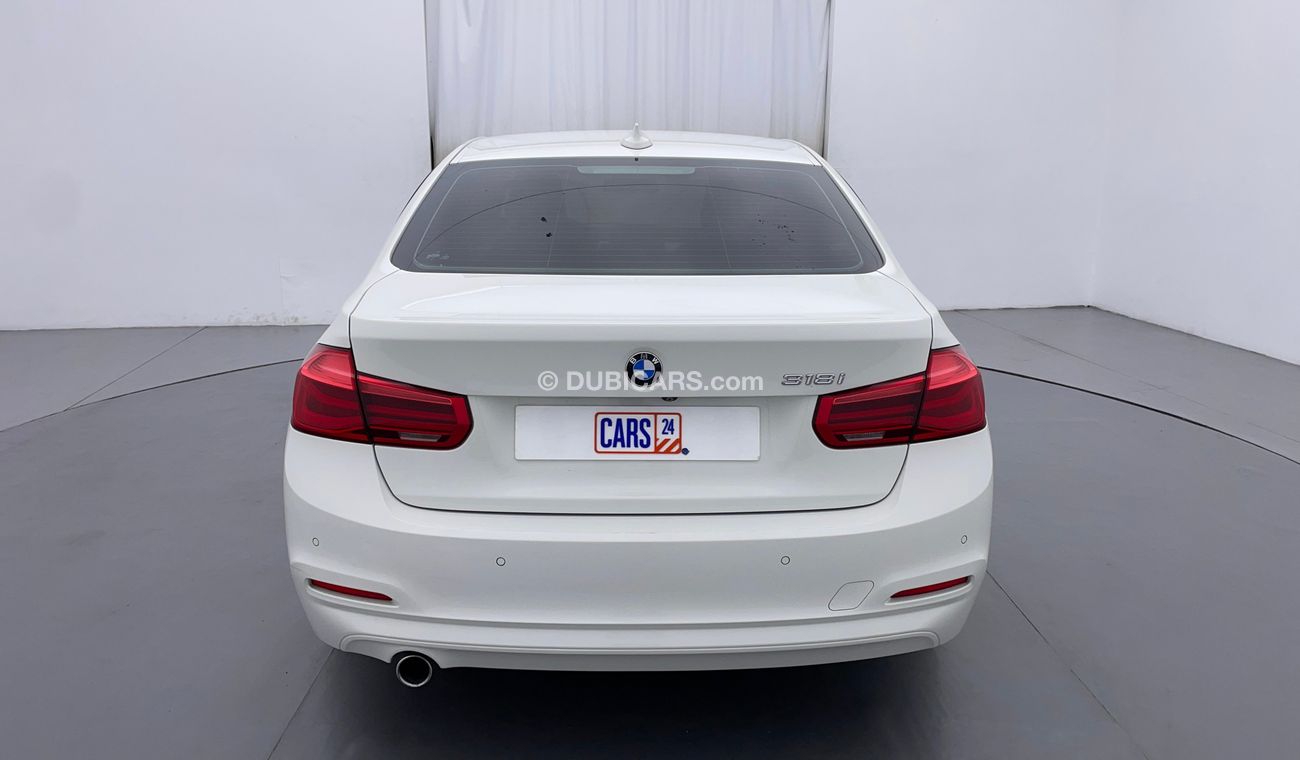 بي أم دبليو 318i EXCLUSIVE 1.5 | بدون دفعة مقدمة | اختبار قيادة مجاني للمنزل