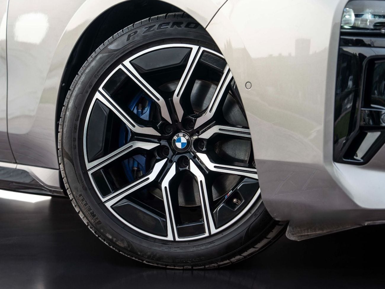 بي أم دبليو 735i LUXURY