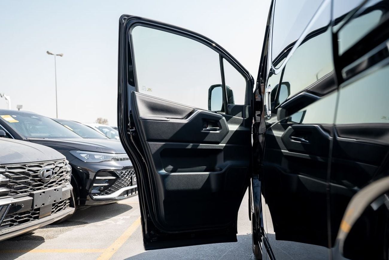 تويوتا جرافينا Premium 6 seater Diesel 2.8L Automatic Transmission 2025