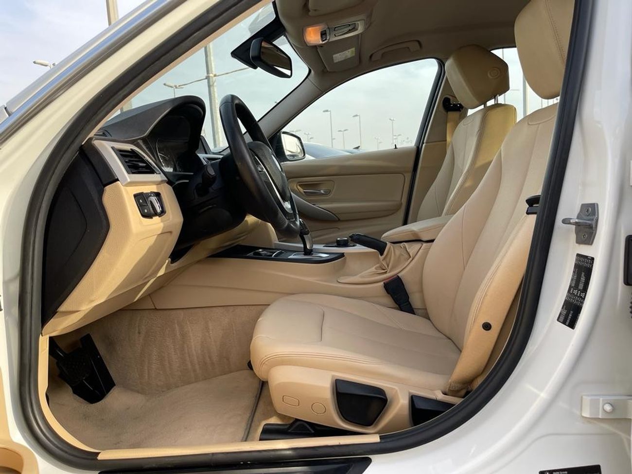 BMW 320i Exclusive BMW 320 _GCC_2018_Excellent Condition _Full option