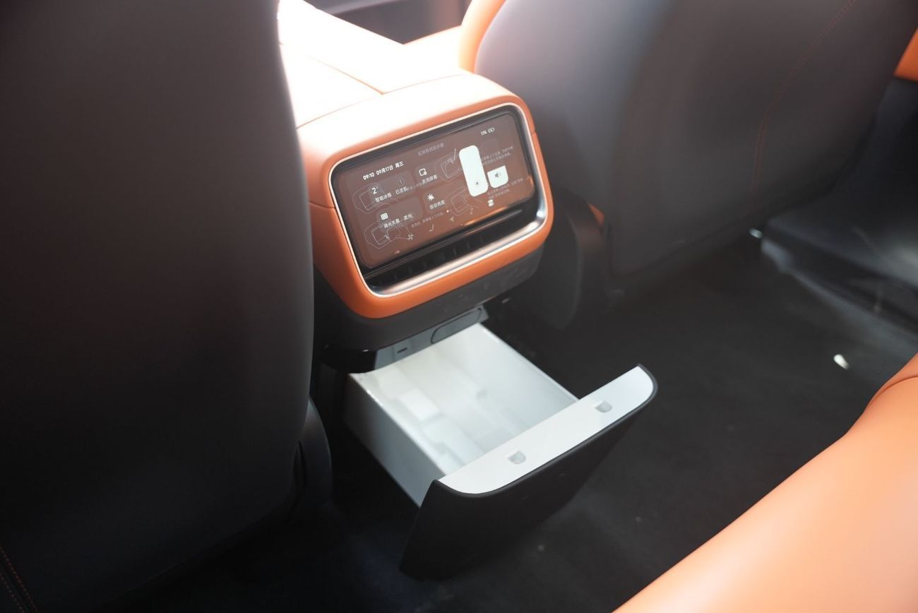 شاومى YU7 Xiaomi YU7 2025 – Ultra-long Range High-Performance 4WD Max