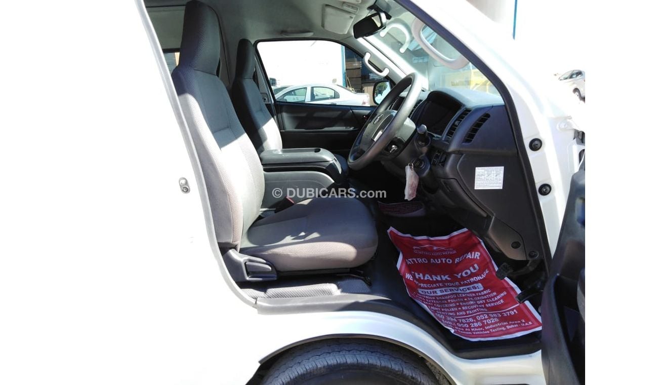 تويوتا هاياس TOYOTA HIACE COMMUTER RIGHT HAND DRIVE (PM1125)
