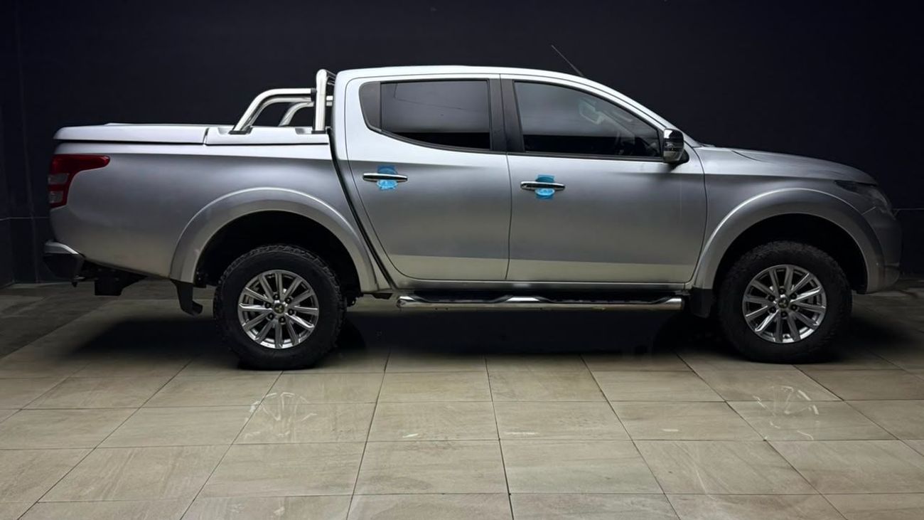 ميتسوبيشي تريتون DIESEL 4.0L RIGHT HAND DRIVE ONLY FOR EXPORT AVAILABLE
