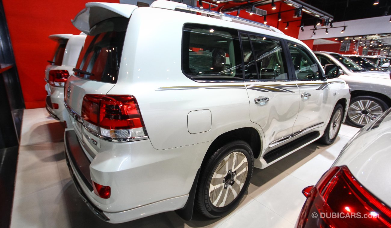 Toyota Land Cruiser VXS  White Edition 5.7