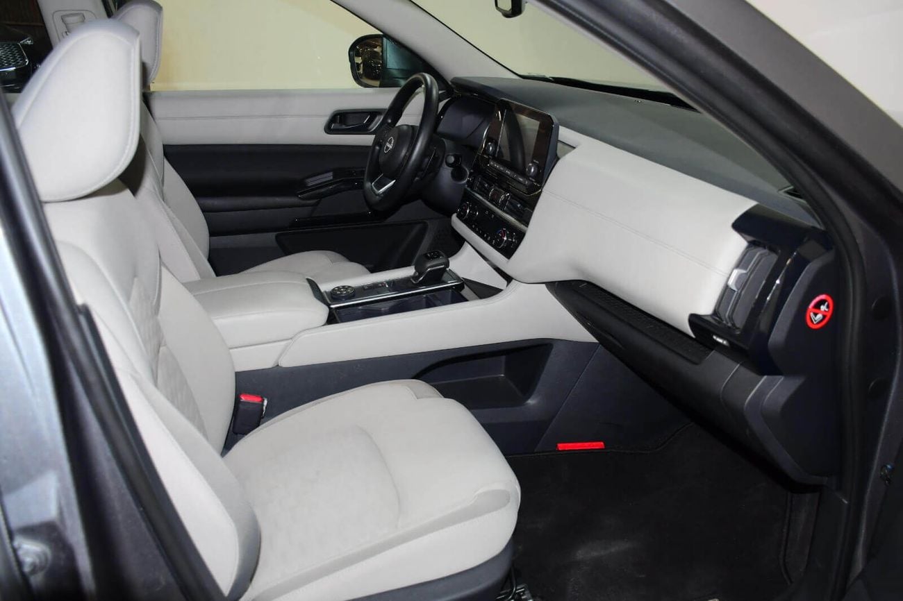 Nissan Pathfinder SL 2.0
