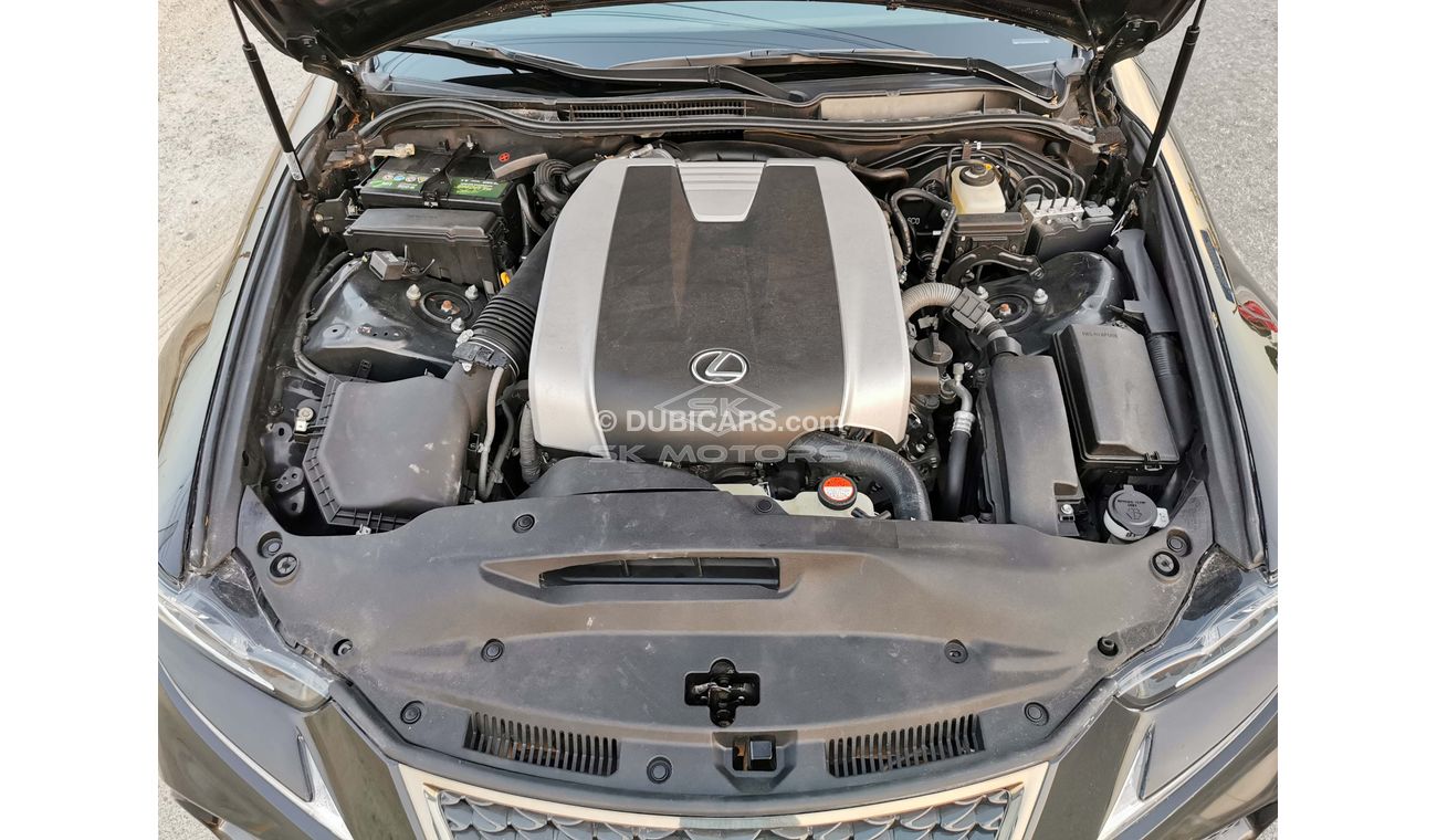 لكزس IS 300 3.5L, Can be registered in UAE, Clean condition (LOT # 6496)