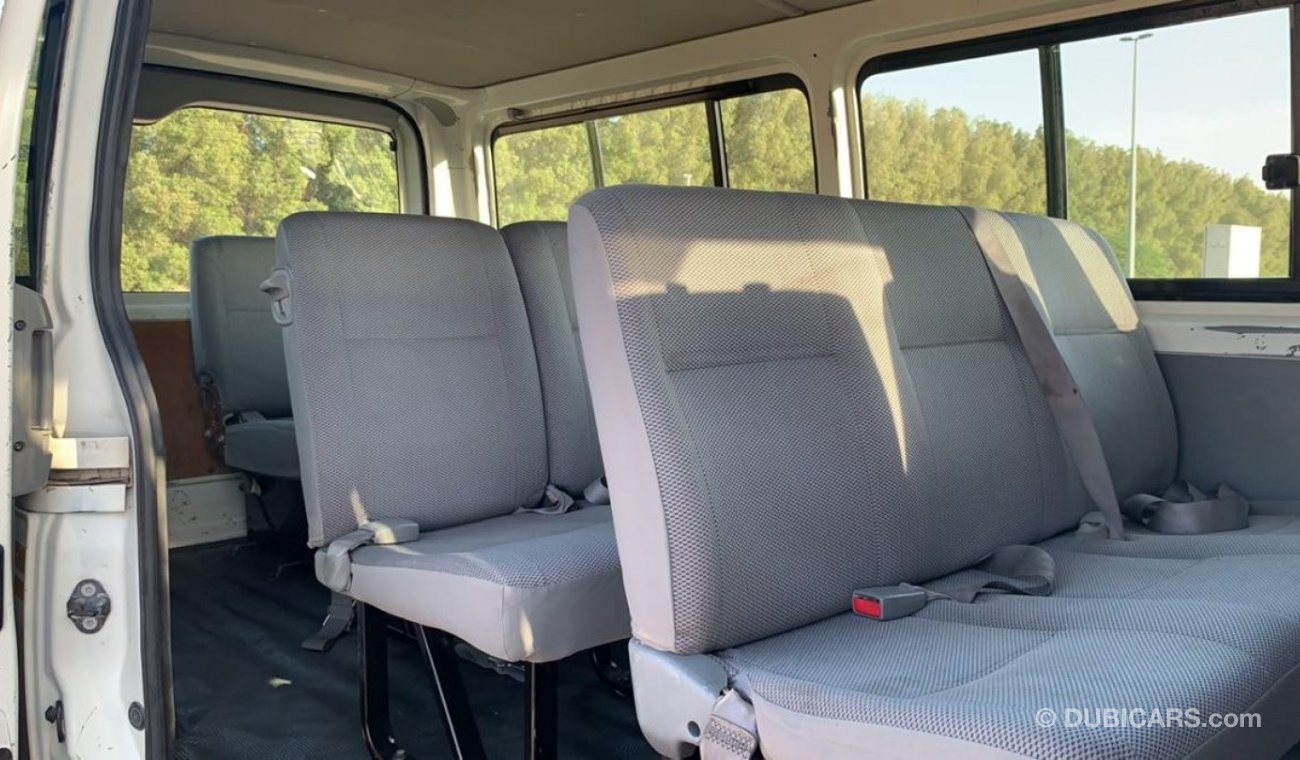 Toyota Hiace Toyota Hiace 14 Seats 2010 Ref# 450