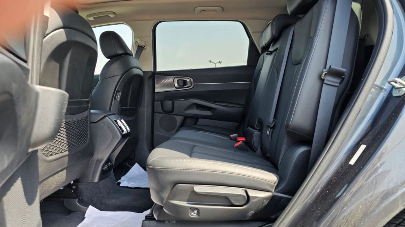 Kia Sorento Std 2.5L AWD SORENTO,2.5L,V4,PANORAMIC ROOF,RADAR,LEATHER SEATS,D.POWER SEAT,7SEATS,LED LIGHTS,A/T,U