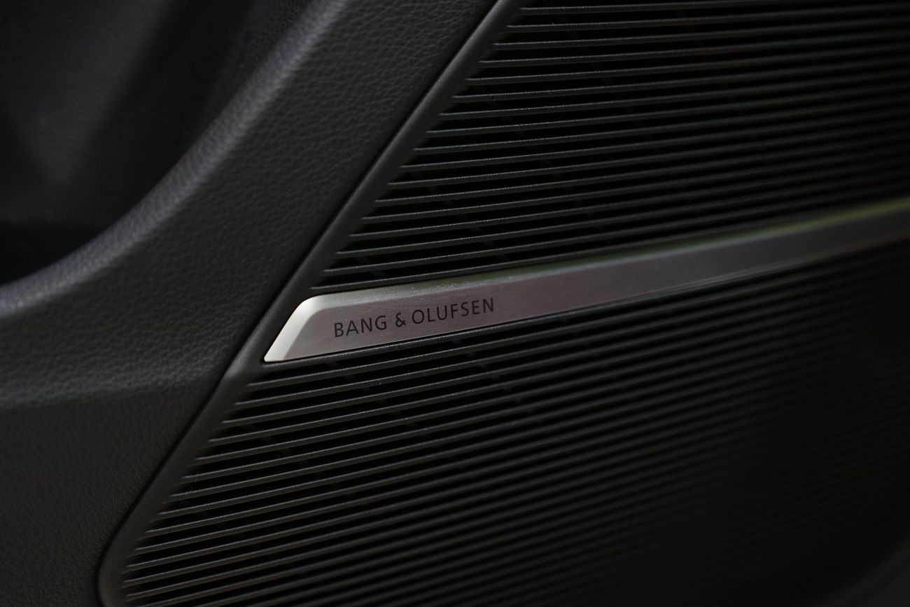 Audi SQ7 Carbon Fiber Interior, Bang & Olufsen Audio, Side Steps, Al Nabooda Full Service History!!