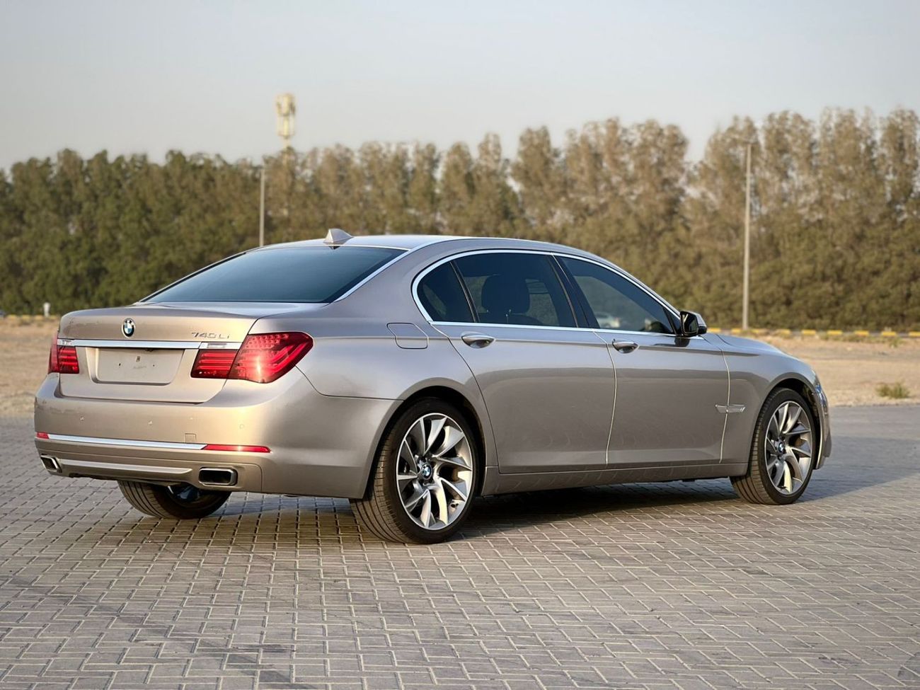 بي أم دبليو 740Li BMW 740LI 3.0L 2015 GCC