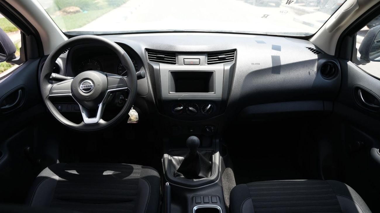 Nissan Navara Nissan Navara  2.5L 4WD Diesel XE MT DCab Plus MY-2023