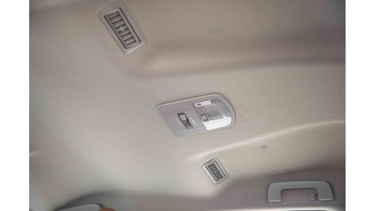 تويوتا فورتونر تويوتا فورتشنر 2024 4X4 2.4 Low - ابيض بلاتيني لؤلؤي من الداخل شامواه