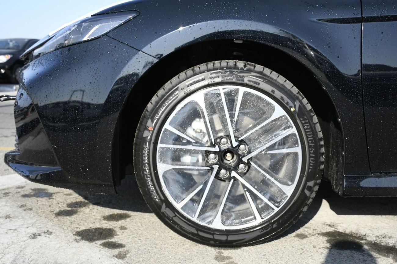 Toyota Camry 2.5L V4 GLE  petrol With panoramic