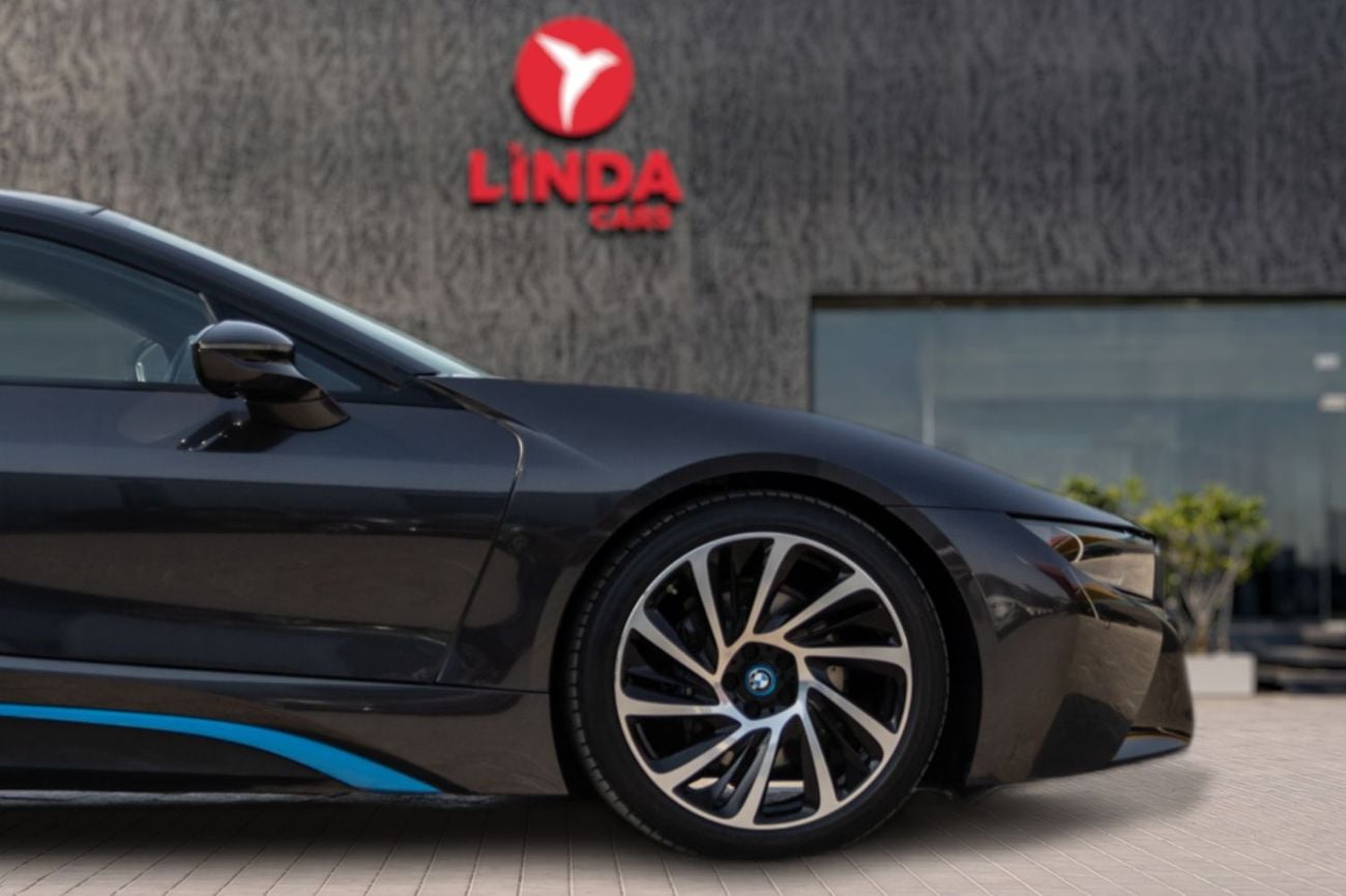 BMW i8 STD (1.5L · 3 Cyl · Automatic · Hybrid · Coupe · All Wheel Drive · 4 Seats · 2 Door) BMW i8 eDrive 2016 GCC