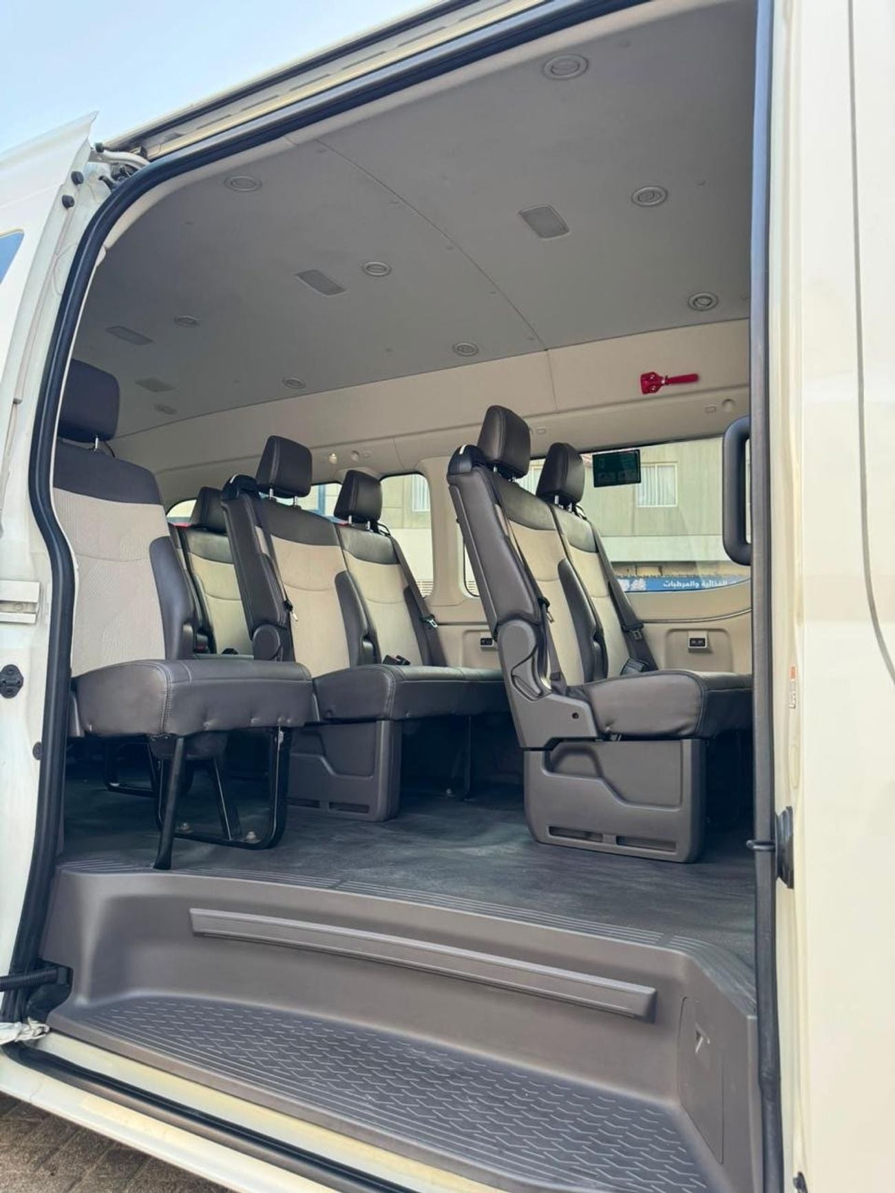 Toyota Hiace DLS - STANDARD ROOF DLS - STD ROOF