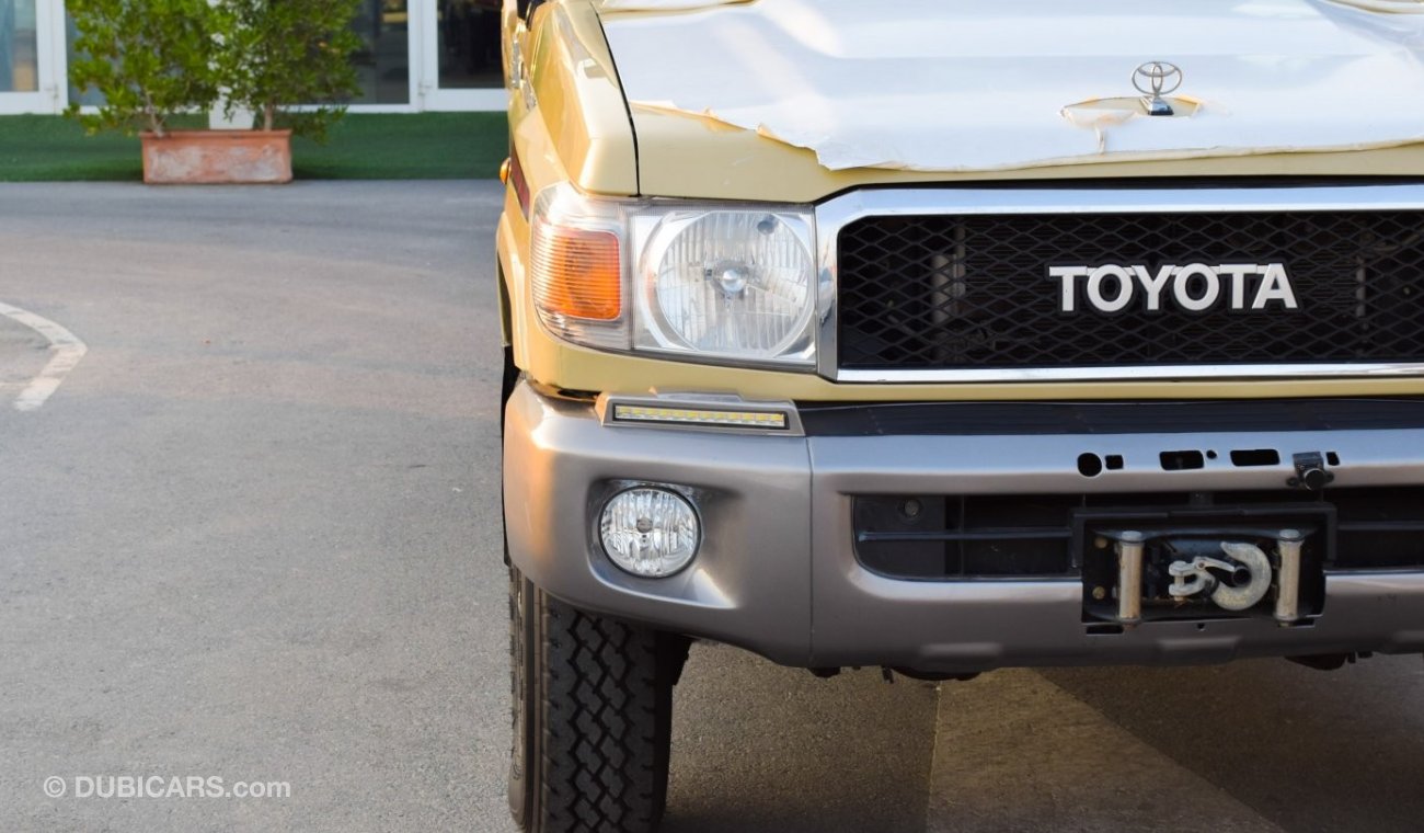 Toyota Land Cruiser Pick Up LX V6