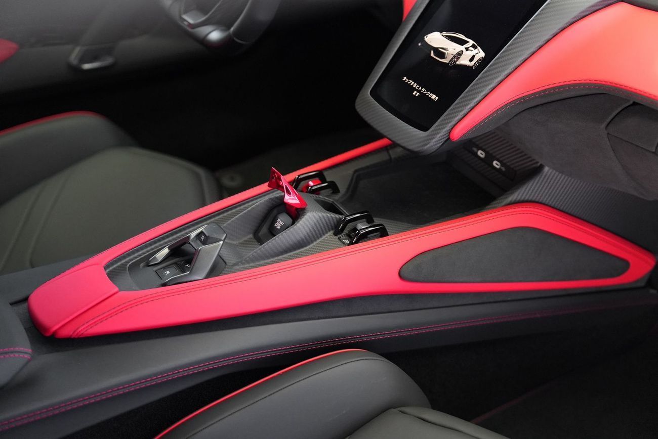 لامبورغيني ريفويلتو 6.5L V12 Hybrid