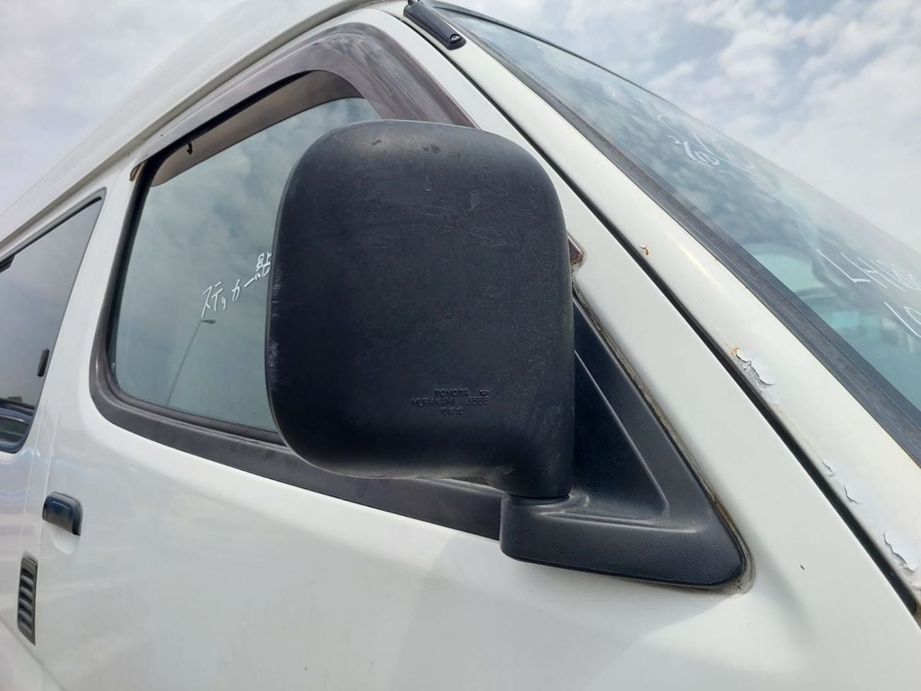 Toyota Hiace TOYOTA HIACE COMMUTER VAN RHD 2001 MODEL 3.0 L DIESEL AUTOMATIC(PM02185)