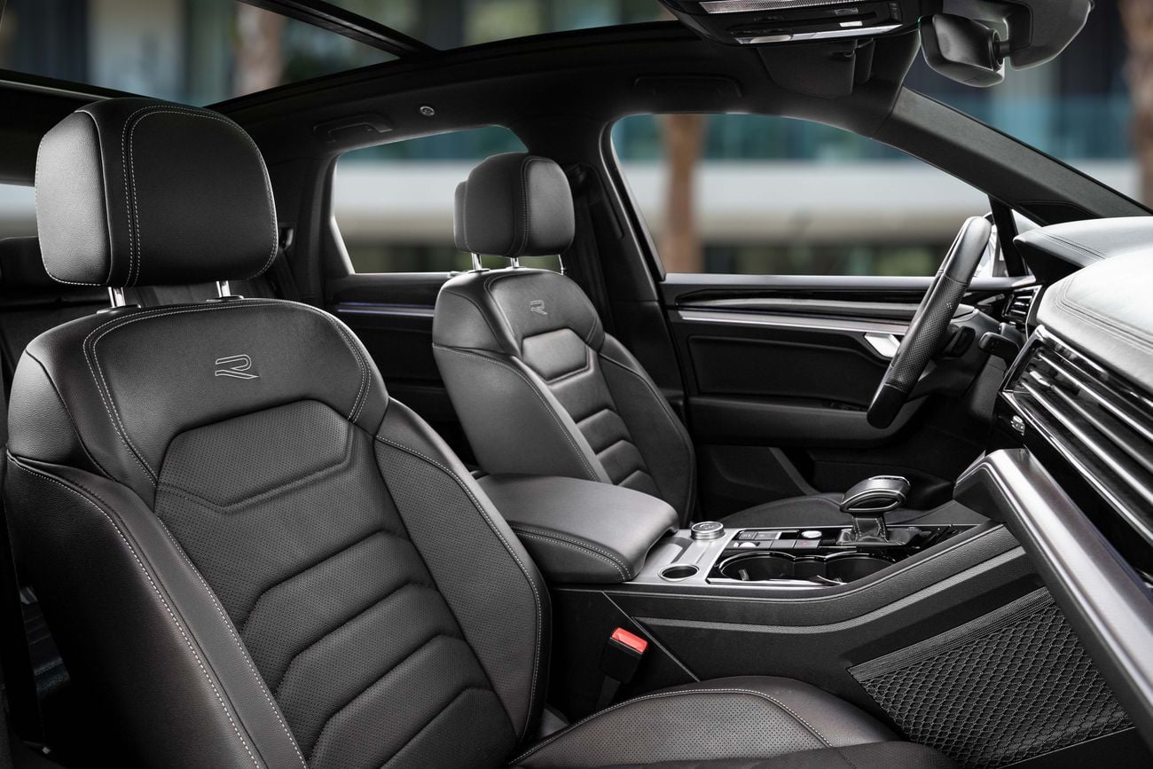 فولكس واجن طوارق Touareg R-Line | 3,134 P.M | 0% Downpayment | ONE OWNER!