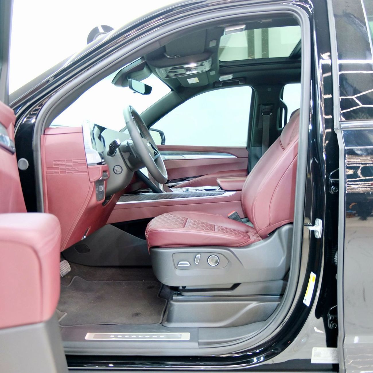 Cadillac Escalade Premium Luxury Platinum 6.2L 4WD Cadillac Escalade Premium Luxury Platinum 2025 | Under Warranty and