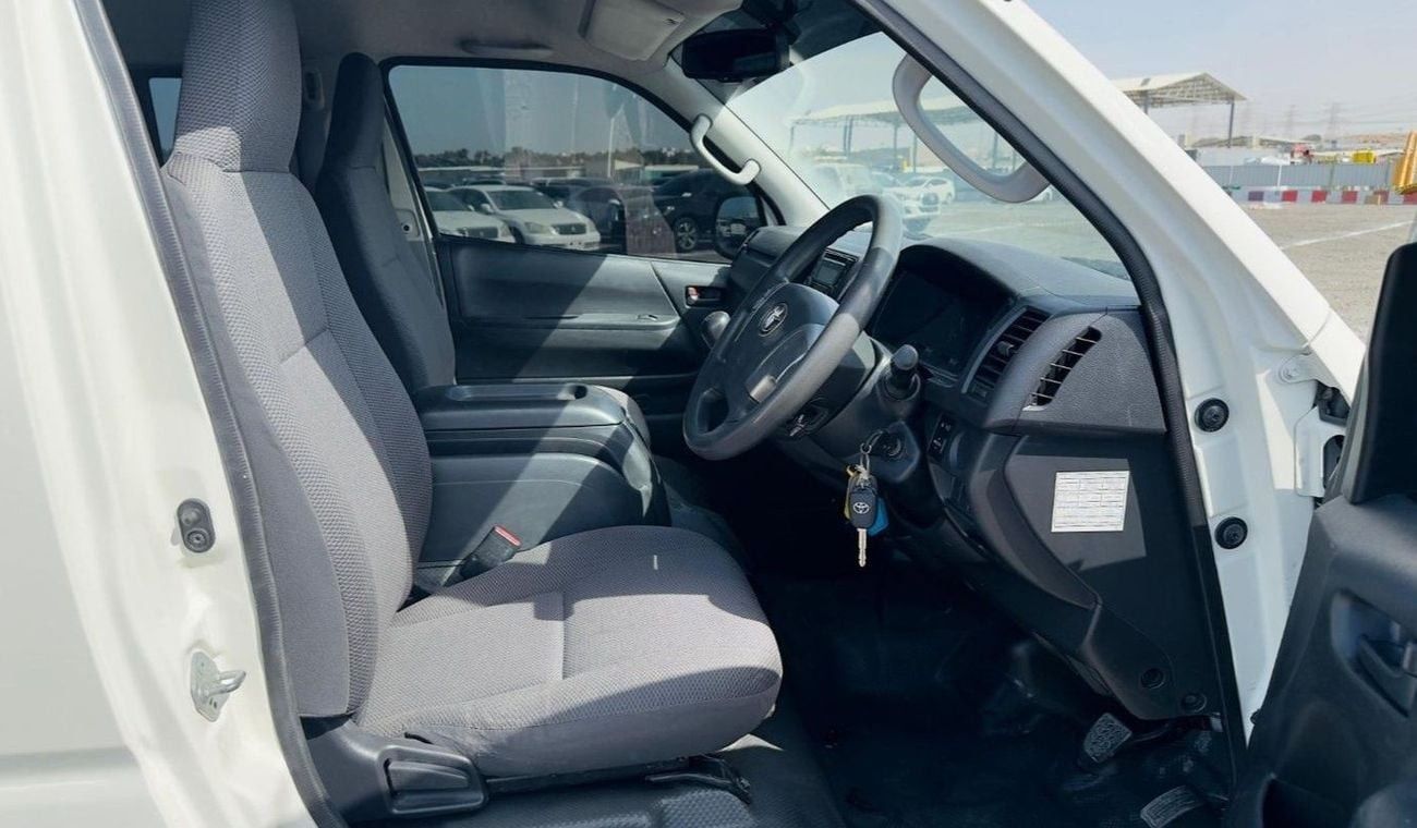 Toyota Hiace EXCELLENT CONDITION | NUDGE BAR | RHD | 2017 | 3.0L DIESEL ENGINE | MANUAL TRANMISSION | 14 SEATERS