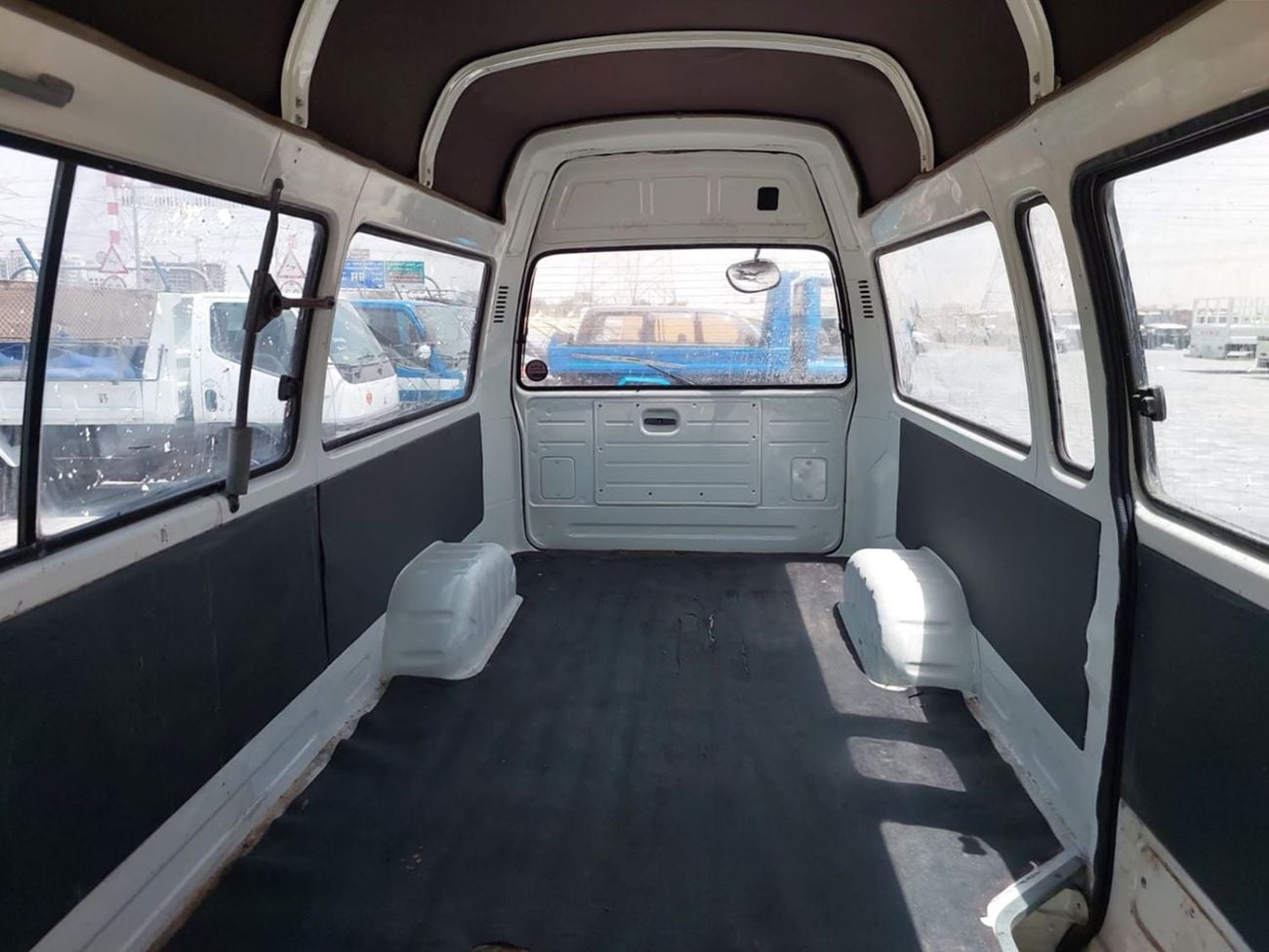 Toyota Hiace TOYOTA HIACE VAN RHD 2000 MODEL 3.0 L DIESEL AUTOMATIC(PM02207)