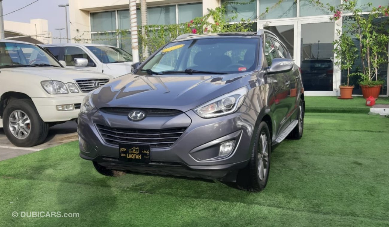 Hyundai Tucson G C  C - Full Option - Panorama - Leather - Alloy Wheels - Sensors - Wood - CD Player in excellent