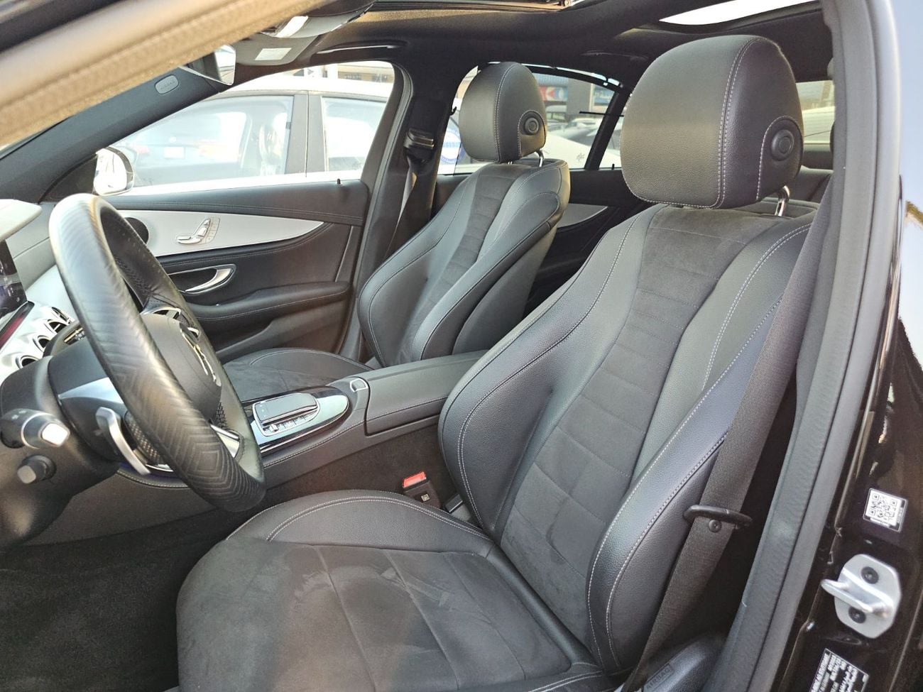 Mercedes Benz E200 PREMIUM Mercedes E200 Black 2.0L Turbo 2023 Model GCC