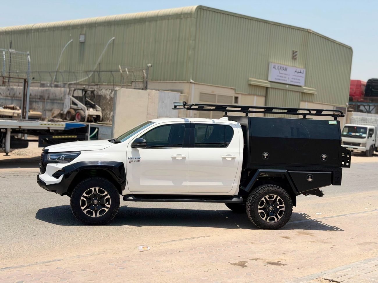 Toyota Hilux SGLX Toyota Hilux 2023model 2.8L Diesel Engine 4 cylinder colour white Transmission Automatic Interi