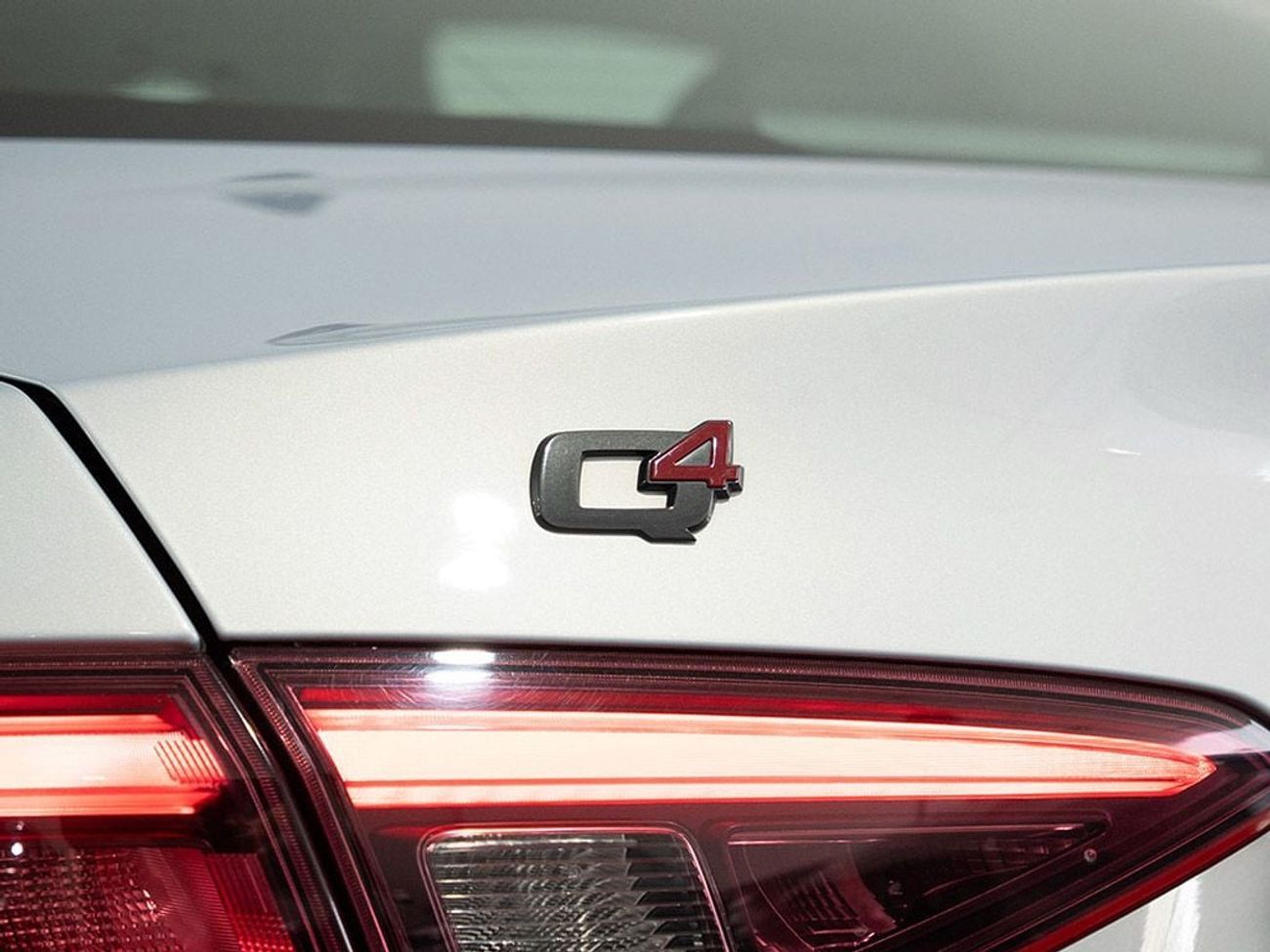 ألفا روميو جوليا Veloce 2.0L RWD