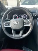 تويوتا لاند كروزر VXR White inside Red