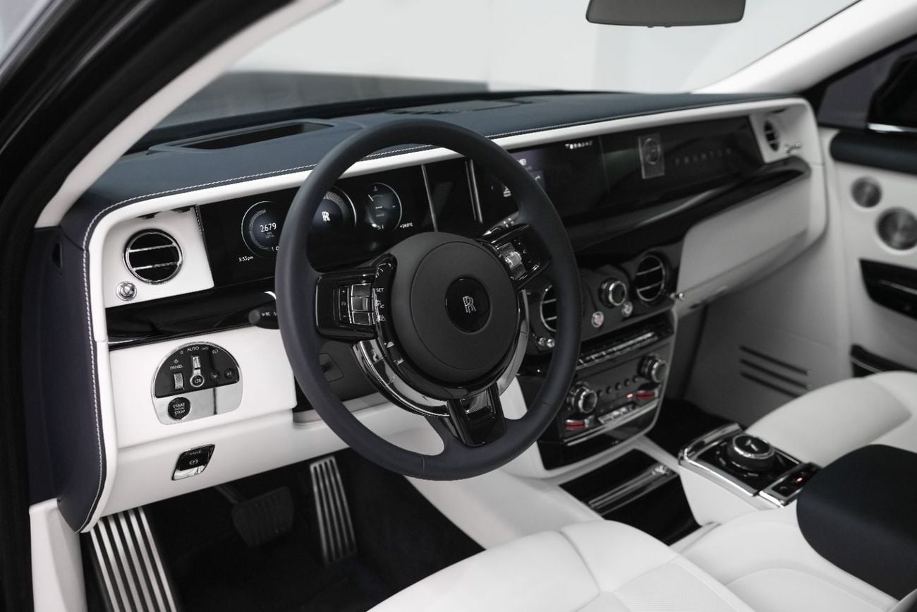 رولز رويس فانتوم 2025| Certified Pre-Owned | Warranty & Service