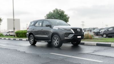 تويوتا فورتونر 2026 Toyota Fortuner VX 4.0L AT Petrol (Gray-Tan)