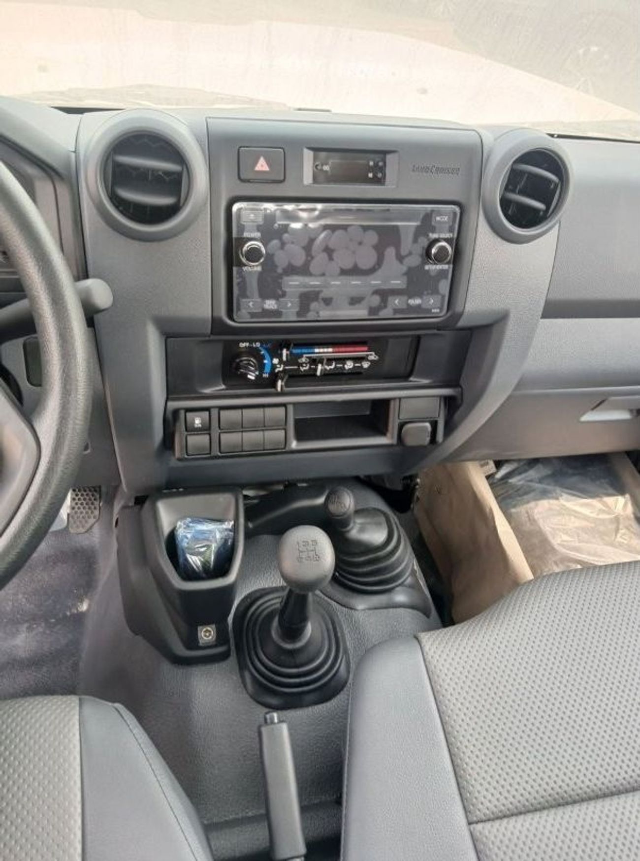 تويوتا لاند كروزر بيك آب Single Cab - 4.2L Diesel Manual - 6 Cylinders - White - ECT0001