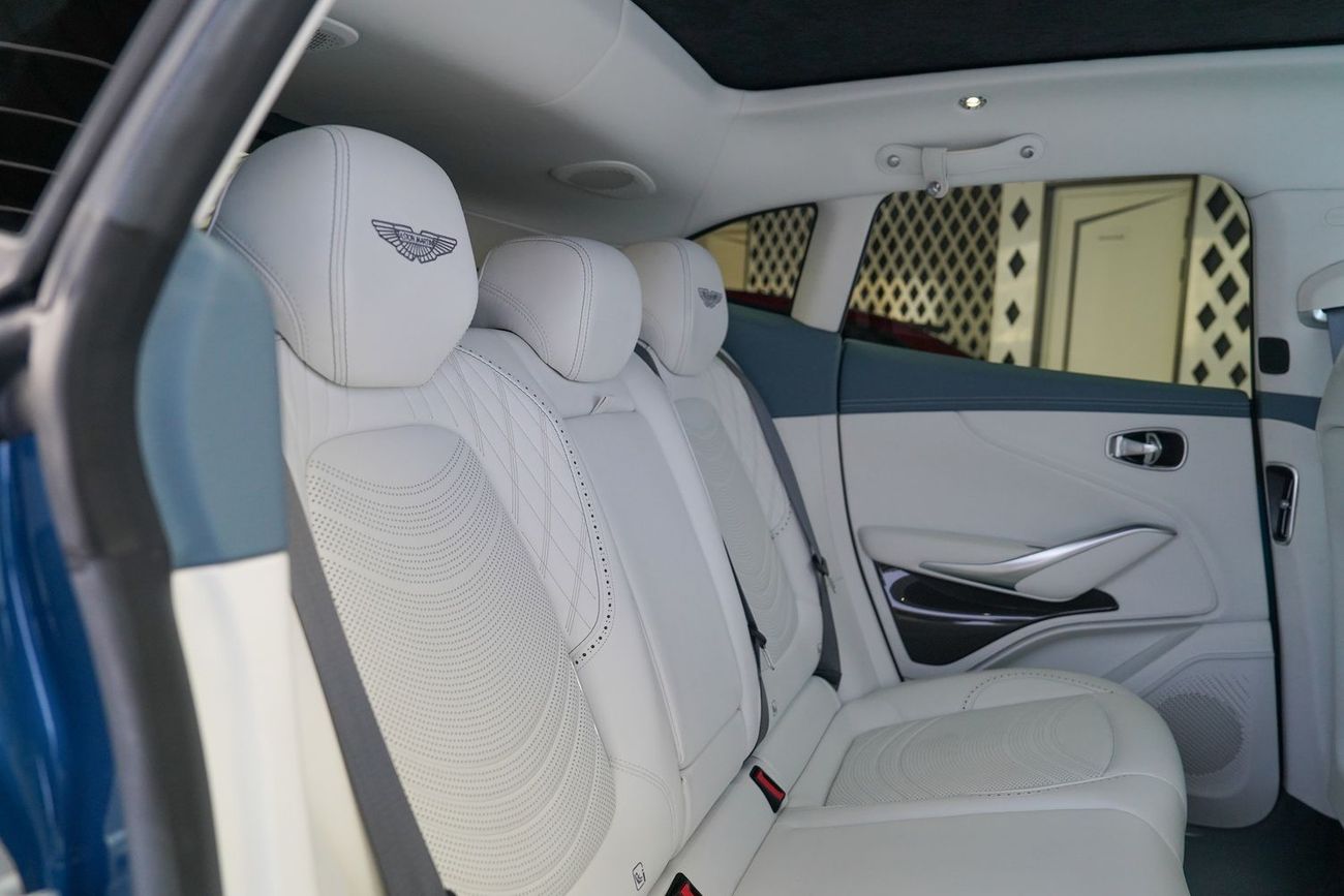 Aston Martin DBX 707