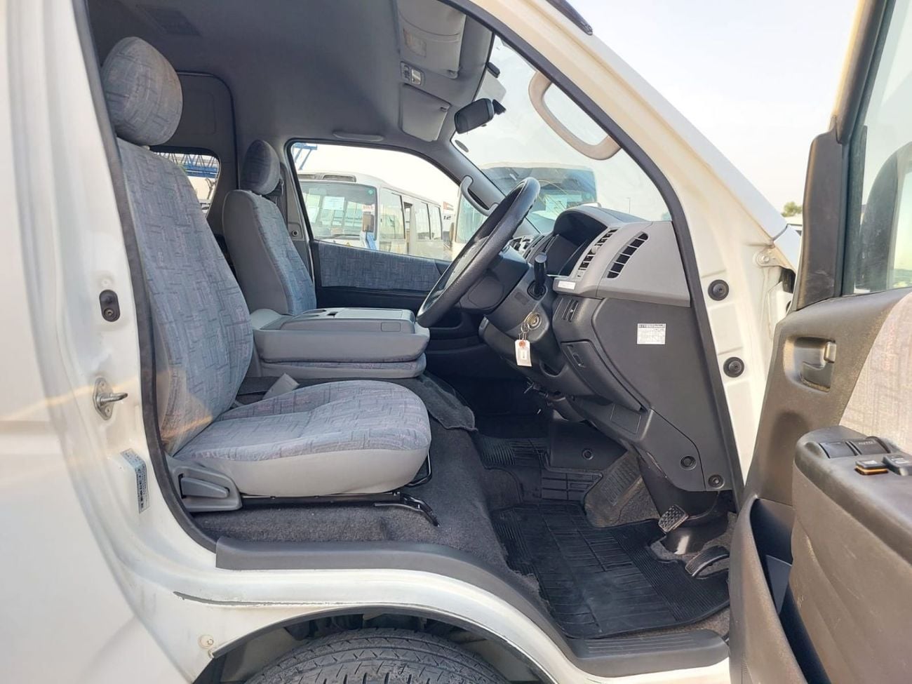 تويوتا هاياس 2006 TOYOTA HIACE VAN RHD PETROL AUTOMATIC 2.7L (PM08454)