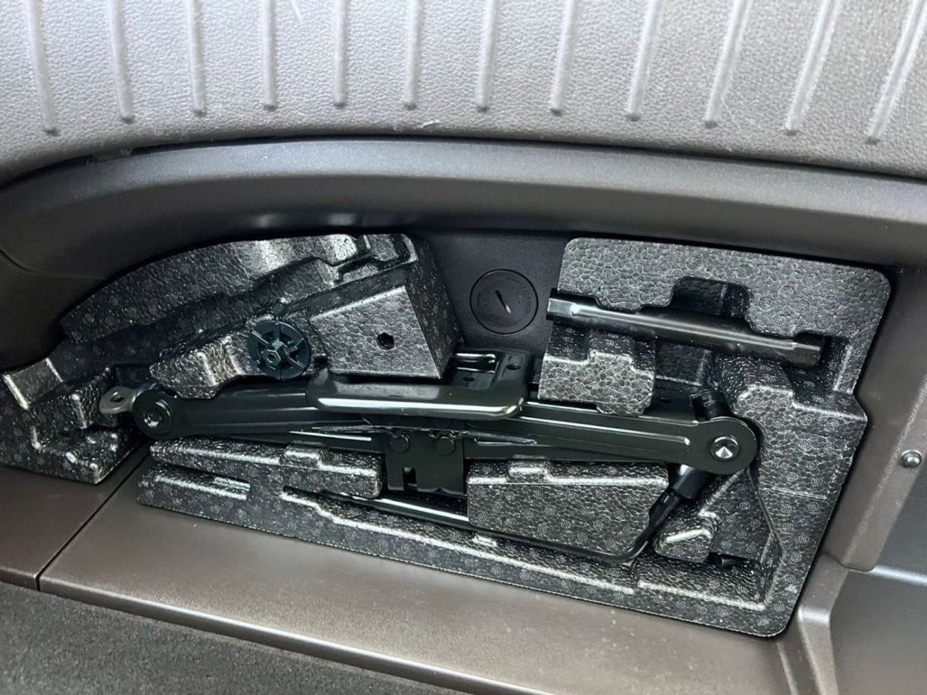 هيونداي سانتا في 2019 HYUNDAI SANTAFE SE -2.4L - V4 -  REAR CAMERA -  PW - LEATHER SEATS - 53000 mileage- VERY CLEAN