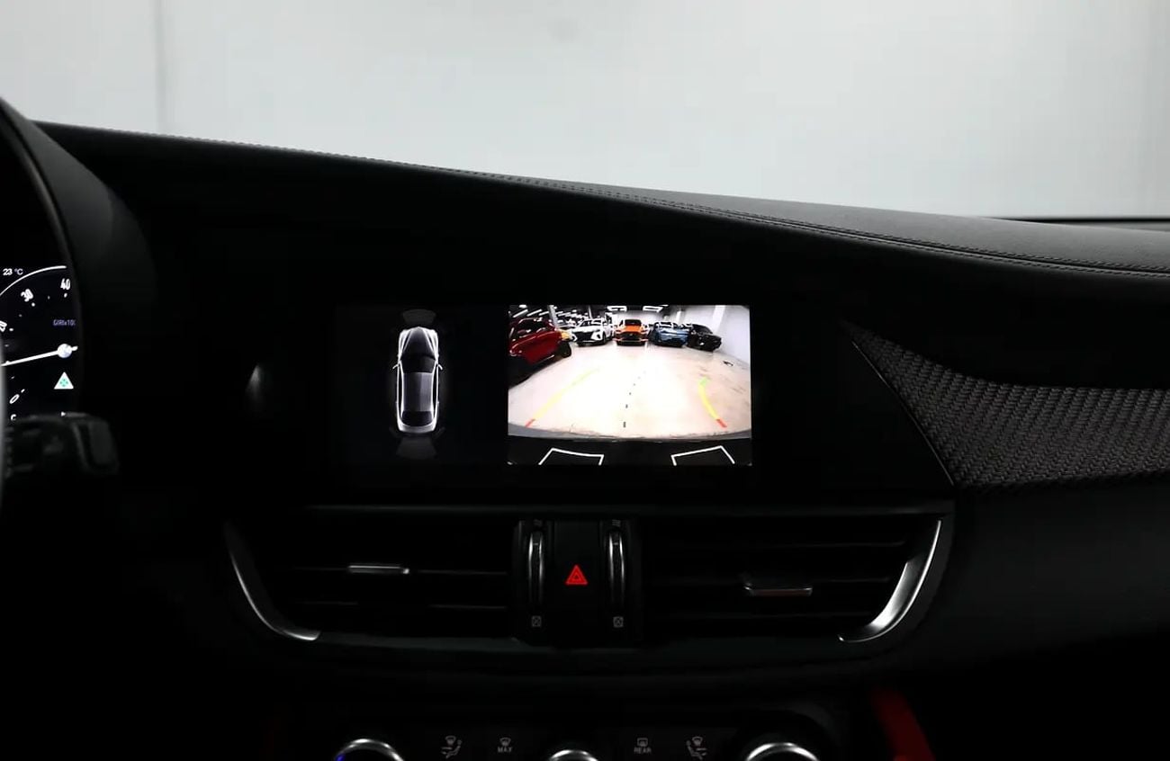 ألفا روميو جوليا Alfa Romeo Giulia Quadrifoglio | GCC Specs | Brand New Luxury SUV